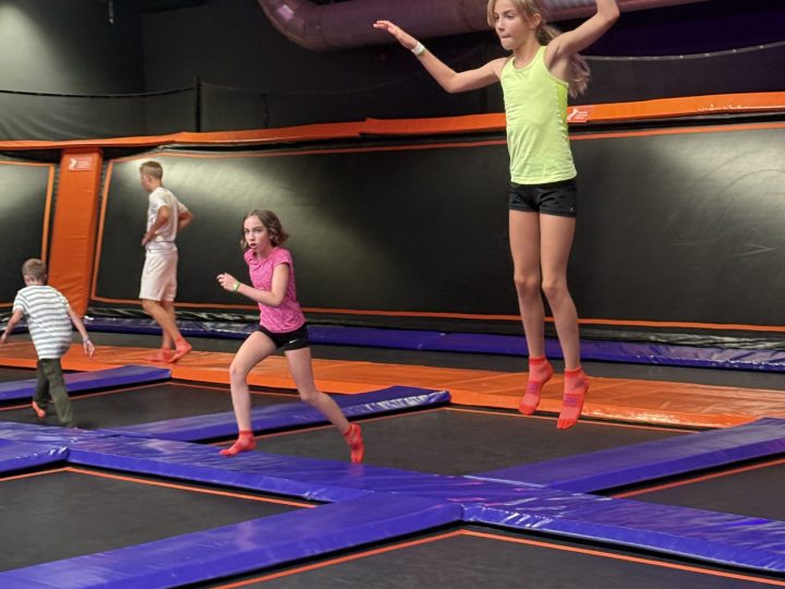 „Spring ins Schuljahr“ – MSV-Jugend mit viel Action im JUMP House
